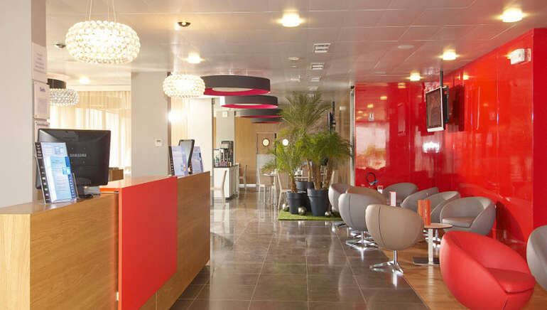 HOLIDAY INN EXPRESS HOLIDAY INN EXPRESS