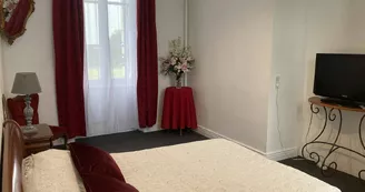 Chambres des Roses CHATEAU DE LA BOUCHATTE CHAZEMAIS ALLIER AUVERGNE