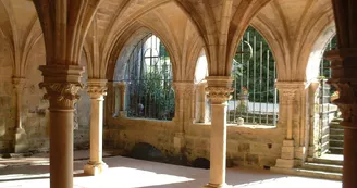 Salle capitualire de l'abbaye de Fontdouce