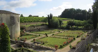 Jardins de l'abbaye et la Fontdouce, le cours d'eau qui a donné son nom au site