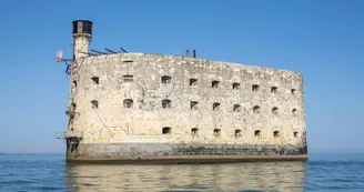 Croisières Fée des Îles by Compagnie Interîles : Rochefort - Île d’Aix avec tour de Fort Boyard
