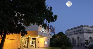 TH - Hôtel Les Remparts - Extérieur de nuit