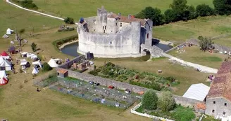 Château Fort de la Fée Mélusine et son parc de loisirs médiéval à St-Jean-d'Angle