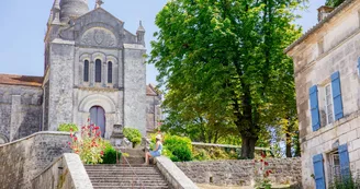 Village de Villebois-Lavalette, Petite citée de caractère avec sa magnifique église