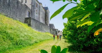 Village de Villebois-Lavalette, Petite citée de caractère et son château médiéval