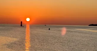 Apéro coucher de soleil sur la mer - Kelone