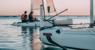 Cours de catamarans et planche à voile ado/adultes/famille par Ile de Ré Voile à La Couarde