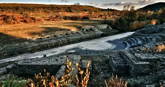 Site antique d'Alba la Romaine à l'automne