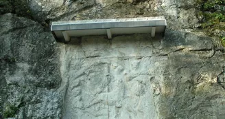 Bas relief antique du dieu Mithra