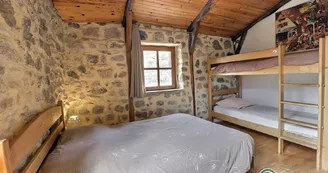 Chambre Châtaigne à l'étage avec plan double vasque et douche