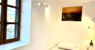 chambre 1 :premier étage avec douche et évier