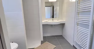 Salle d'eau douche et WC
