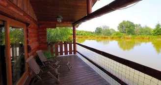 Gite insolite: Domaine de la Vergnolle Fustes en bois "le Trappeur'