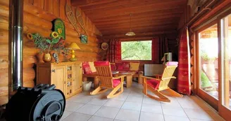 Gite insolite: Domaine de la Vergnolle Fustes en bois "le Trappeur'
