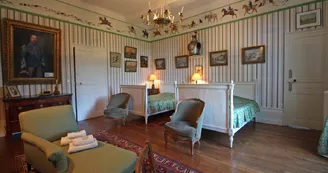 Chambre d'hôtes "Le Chateau De La Chabroulie" à Isle en Haute-Vienne (Limousin)- chambre frise_23
