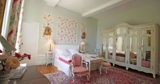 Chambre d'hôtes "Le Chateau De La Chabroulie" à Isle en Haute-Vienne (Limousin)- chambre camélia_4