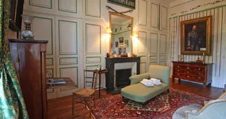Chambre d'hôtes "Le Chateau De La Chabroulie" à Isle en Haute-Vienne (Limousin)- chambre frise_25