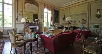 Chambre d'hôtes "Le Chateau De La Chabroulie" à Isle en Haute-Vienne (Limousin)- un salon_29