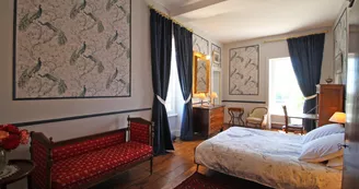 Chambre d'hôtes "Le Chateau De La Chabroulie" à Isle en Haute-Vienne (Limousin)- chambre Bonne Maman_18