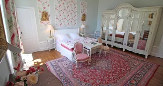 Chambre d'hôtes "Le Chateau De La Chabroulie" à Isle en Haute-Vienne (Limousin)- chambre camélia_6