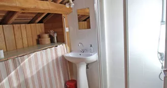 La salle de bain et les WC ._11