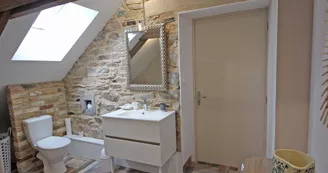 Gite de Gaby et Jean à Coussac Bonneval en Haute-Vienne, Nouvelle Aquitaine - salle de bains étage_19