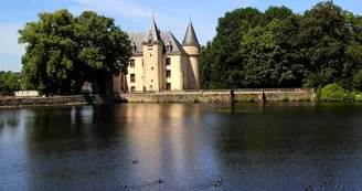 Château et son étang_1
