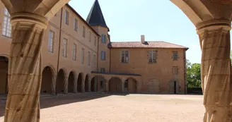 rochechouart_2018_otpol-cour-chateau