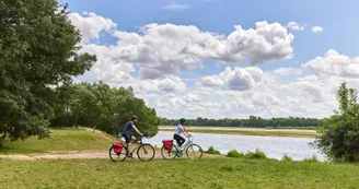 Cyclistes le long de la Loire _5