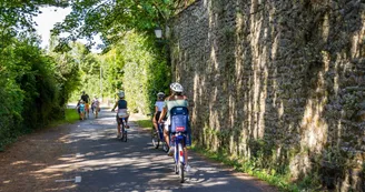 Vélos-rando-Abbaye-de-Solesmes