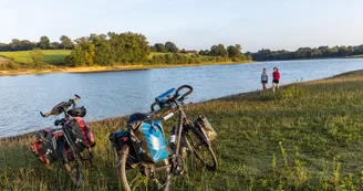 Halte à vélo au bord des lacs de Haute-Charente