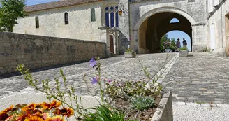 Passage voute Hopital des Pelerins UNESCO Chemin de St Jacques de Compostelle Pons