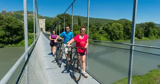 Rochemaure et sa passerelle himalayenne