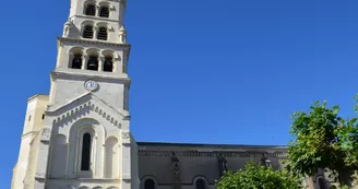 Basilique et carillon Notre Dame de Buglose