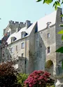 Les vestiges de l'ancien château de Pons qui domine la vallée de la Seugne