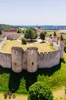 Le magnifique château de Villlebois-Lavalette vu du ciel