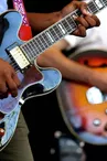 Deux guitariste jouant