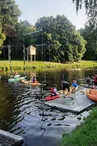 Devant le club de canoë-kayak
